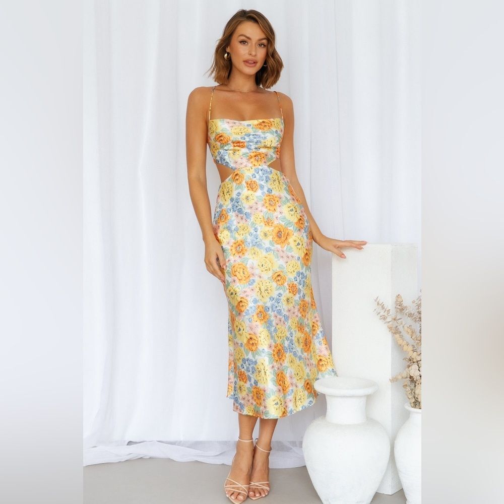 Hello Molly Sunlight Snaps Floral Midi Dress in Yellow Orange Flowers M NWOT